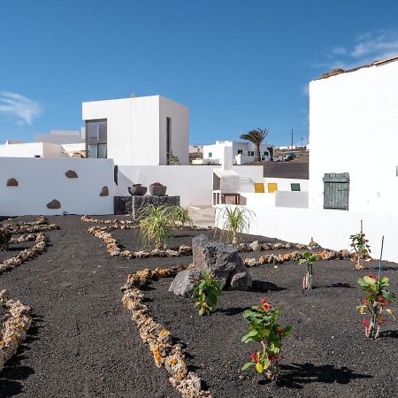 Comfortable House In Tias With Free Parking Exterior photo