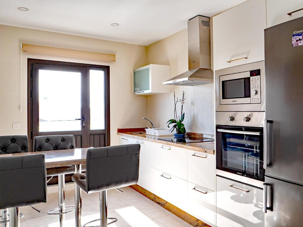 Comfortable House In Tias With Free Parking Exterior photo