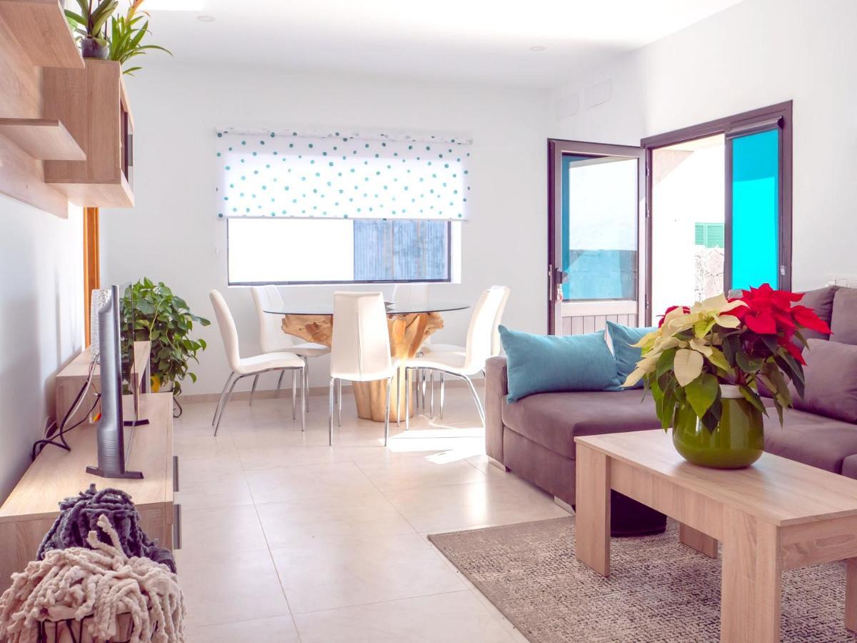 Comfortable House In Tias With Free Parking Exterior photo